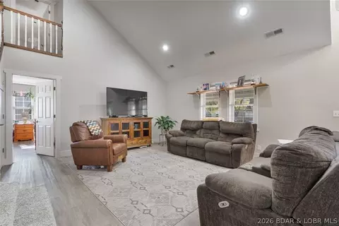 Entry Way - 406 S Godfrey St, Eldon, MO 65026 photo 2 of 5