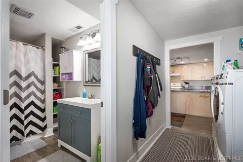 Entry Way - 406 S Godfrey St, Eldon, MO 65026 photo 4 of 5