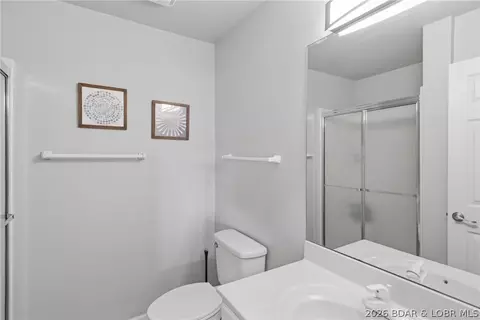 Bath - 4800 Eagleview Dr #544, Osage Beach, MO 65065 photo 2 of 3