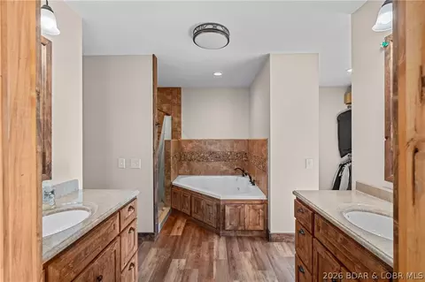 Bath - 3770 E G Rd, Other, MO 65284 photo 1 of 6