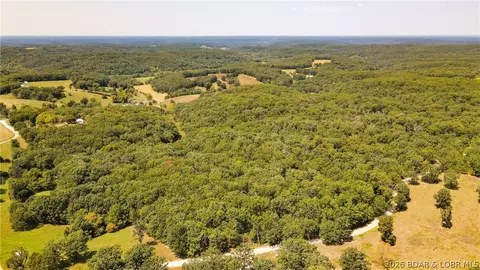 000 Cyrus Dr, Macks Creek, MO 65876
