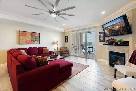 Living - 100 Trinity Pointe Dr #2J, Camdenton, MO 65020 photo 2 of 4