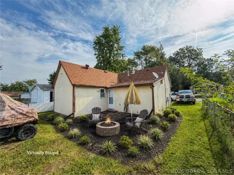 Exterior - 407 S Oak St, Versailles, MO 65084 photo 1 of 6