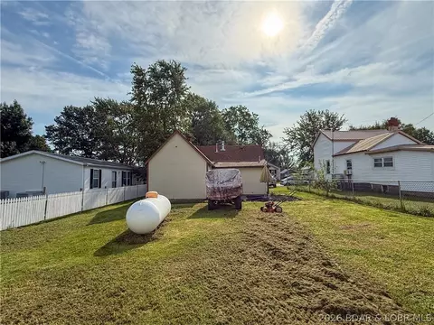 Exterior - 407 S Oak St, Versailles, MO 65084 photo 6 of 6