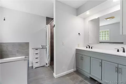 Bath - 200 Keigan Dr, Eldon, MO 65026 photo 1 of 6