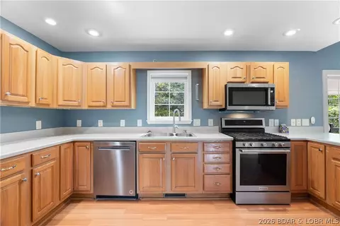 Kitchen - 200 Keigan Dr, Eldon, MO 65026 photo 3 of 4