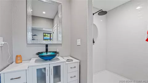 Bath - 5751 Tree Leaf Ct, Osage Beach, MO 65065 photo 2 of 10