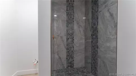 Bath - 500 Big Cedar Dr, Camdenton, MO 65020 photo 4 of 4