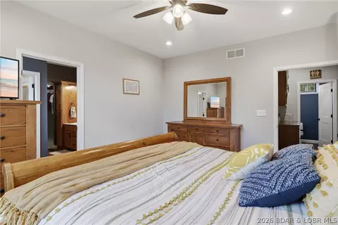 Bedroom - 104 Oak Hill Rd, Eldon, MO 65026 photo 3 of 11