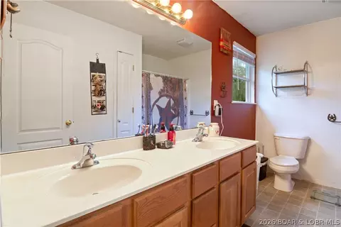 Bath - 5 Rayburn Dr, Kaiser, MO 65047 photo 2 of 3