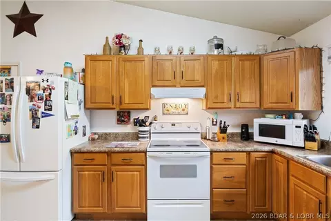 Kitchen - 5 Rayburn Dr, Kaiser, MO 65047 photo 2 of 3