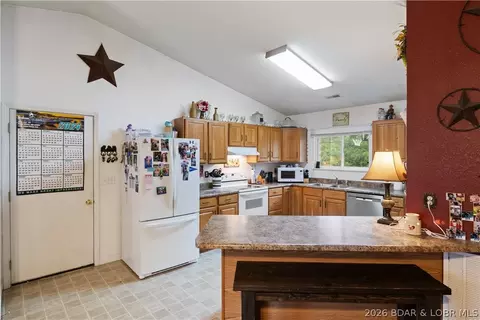 Entry Way - 5 Rayburn Dr, Kaiser, MO 65047 photo 1 of 3