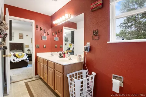 Bath - 5 Rayburn Dr, Kaiser, MO 65047 photo 3 of 3