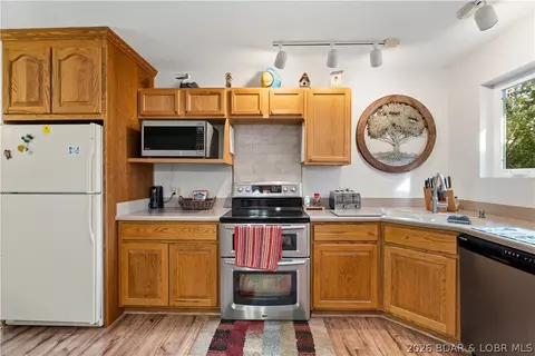 Kitchen - 4864 Whispering Timbers Rd, Stover, MO 65078 photo 2 of 3
