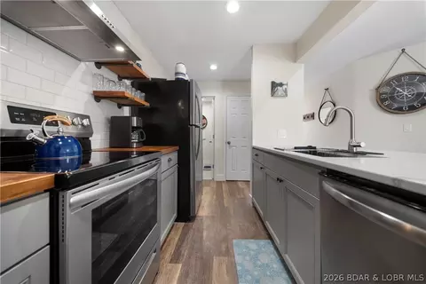 Kitchen - 4800 Eagleview Dr #312, Osage Beach, MO 65065 photo 3 of 4