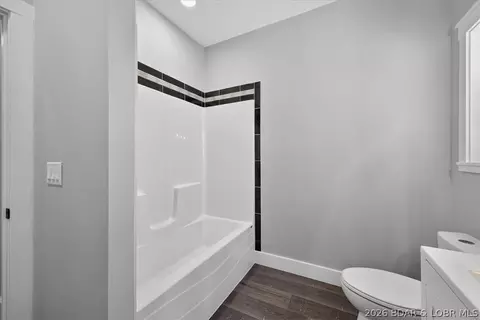 Bath - 87 Spring Rd, Lake Ozark, MO 65049 photo 6 of 7