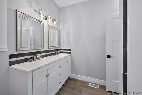 Bath - 87 Spring Rd, Lake Ozark, MO 65049 photo 5 of 7