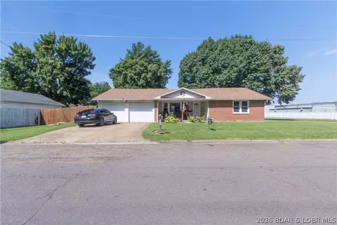 1002 Herold Ave, Sedalia, MO 65301