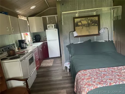 Bedroom - 68 Knobby Rd, Edwards, MO 65326 photo 4 of 4