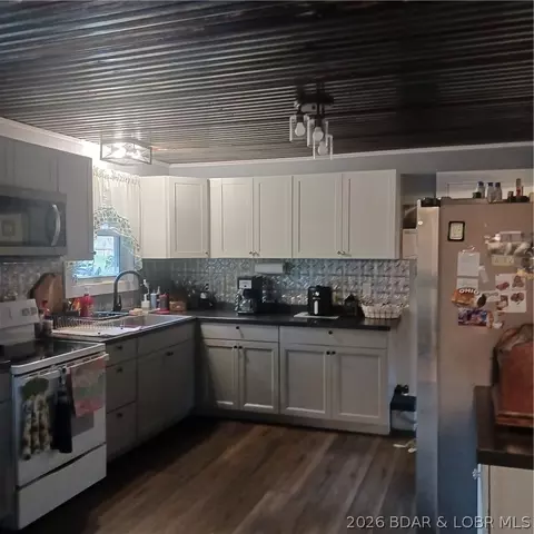 Kitchen - 12831 Oak Leaf Dr, Versailles, MO 65084 photo 1 of 2
