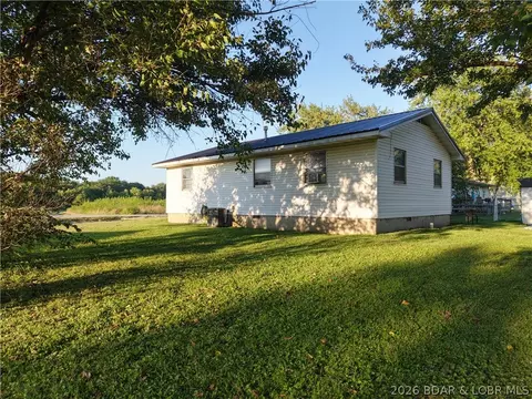 Exterior - 1102 Clay St, Versailles, MO 65084 photo 2 of 4