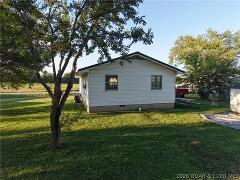 Exterior - 1102 Clay St, Versailles, MO 65084 photo 4 of 4