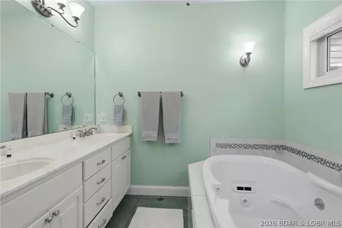 Bath - 709 Swaying Oak Dr, Roach, MO 65787 photo 2 of 4