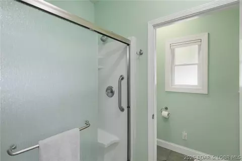 Bath - 709 Swaying Oak Dr, Roach, MO 65787 photo 3 of 4