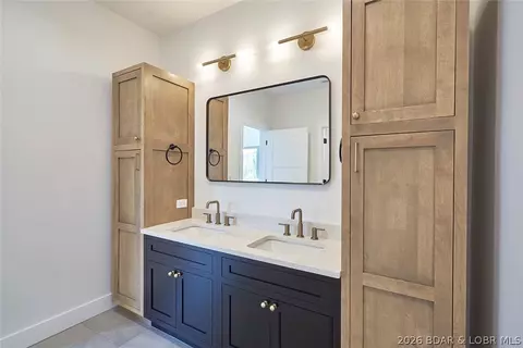 Bath - 5543 Deephaven Ln, Osage Beach, MO 65065 photo 5 of 8