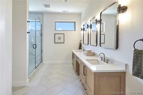 Bath - 5543 Deephaven Ln, Osage Beach, MO 65065 photo 7 of 8