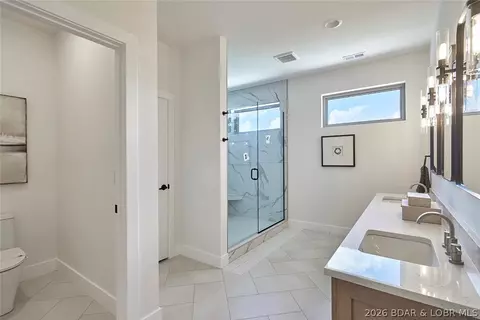 Bath - 5543 Deephaven Ln, Osage Beach, MO 65065 photo 6 of 8
