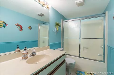 Bath - 210 Bluff Blvd #4B, Camdenton, MO 65020 photo 1 of 3