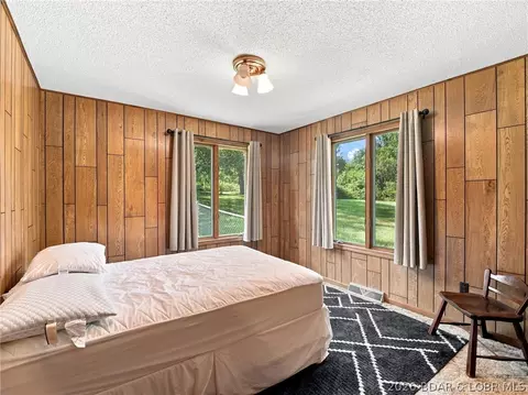 Bedroom - 29330 M Hwy, Edwards, MO 65326 photo 2 of 2