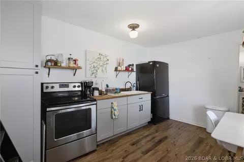 Kitchen - 4369 Lower Prairie Hollow Rd, Roach, MO 65787 photo 2 of 2
