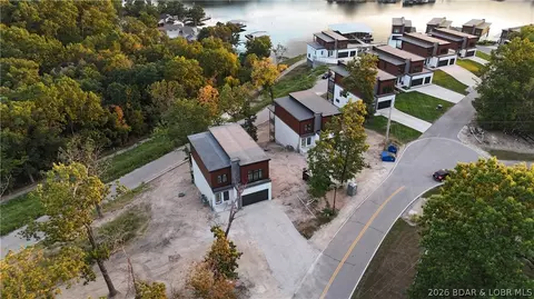 76 Daisy Rd, Lake Ozark, MO 65049