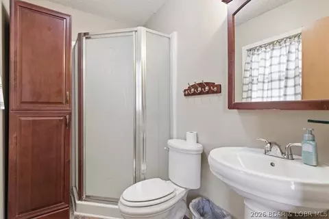 Bath - 1007 Lawson Ave, Eldon, MO 65026 photo 2 of 2