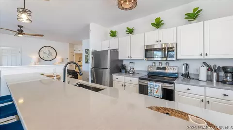 418 Regatta Bay Dr #4A, Lake Ozark, MO 65049