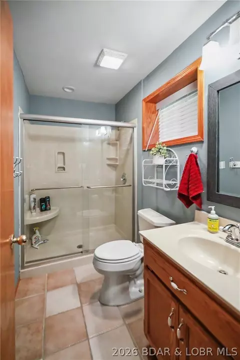Bath - 25211 Waterview Ln, Shell Knob, MO 65747 photo 2 of 4