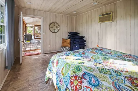 Bedroom - 25211 Waterview Ln, Shell Knob, MO 65747 photo 3 of 4