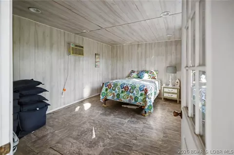 Bedroom - 25211 Waterview Ln, Shell Knob, MO 65747 photo 4 of 4