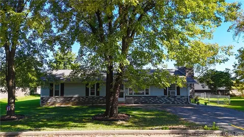 Exterior - 301 Haynes St, Eldon, MO 65026 photo 3 of 6