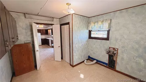 Entry Way - 301 Haynes St, Eldon, MO 65026 photo 2 of 3