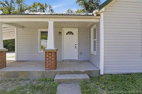 Exterior - 414 Court St, Eldon, MO 65026 photo 2 of 4