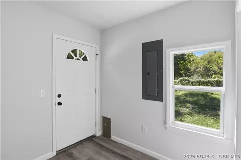 Entry Way - 414 Court St, Eldon, MO 65026 photo 5 of 6