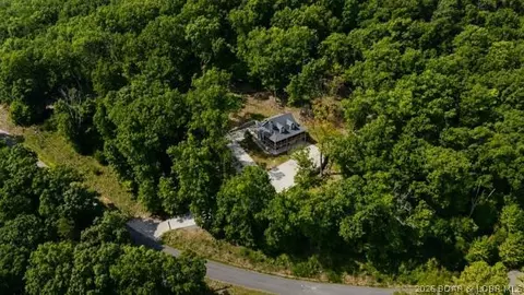 7930 Eagle Bay Dr, Gravois Mills, MO 65037