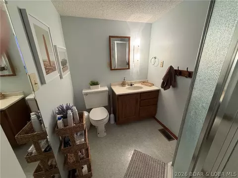 Bath - 32168 Venture Rd, Stover, MO 65078 photo 1 of 2