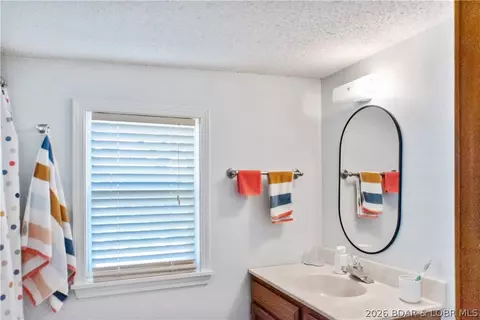 Bath - 32168 Venture Rd, Stover, MO 65078 photo 3 of 4