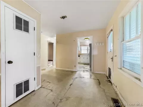 Entry Way - 1703 Old Tuscumbia Rd, Eldon, MO 65026 photo 1 of 5