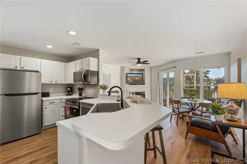 Kitchen - 549 Park Place Dr #3E, Kaiser, MO 65047 photo 4 of 4
