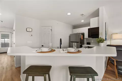 Kitchen - 549 Park Place Dr #3E, Kaiser, MO 65047 photo 3 of 4